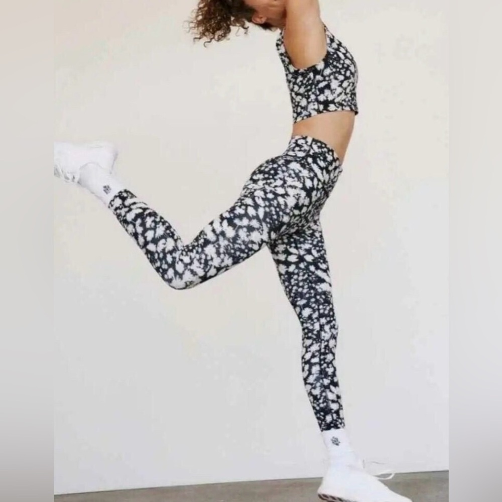 Free People black and white floral top and leggings set size small 🆕